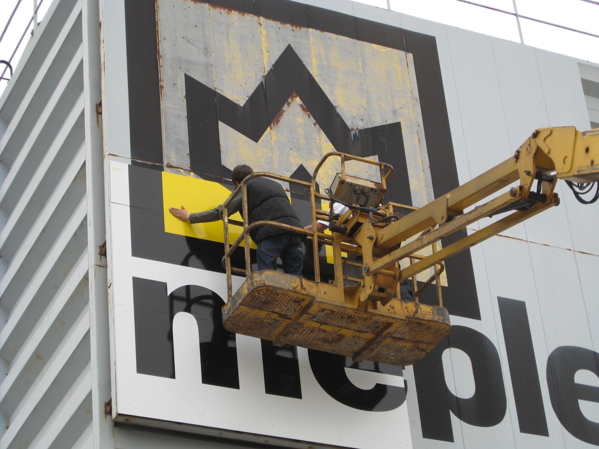 Pose d'enseigne Dibon 3mm Pose d'enseigne Dibon 3mm