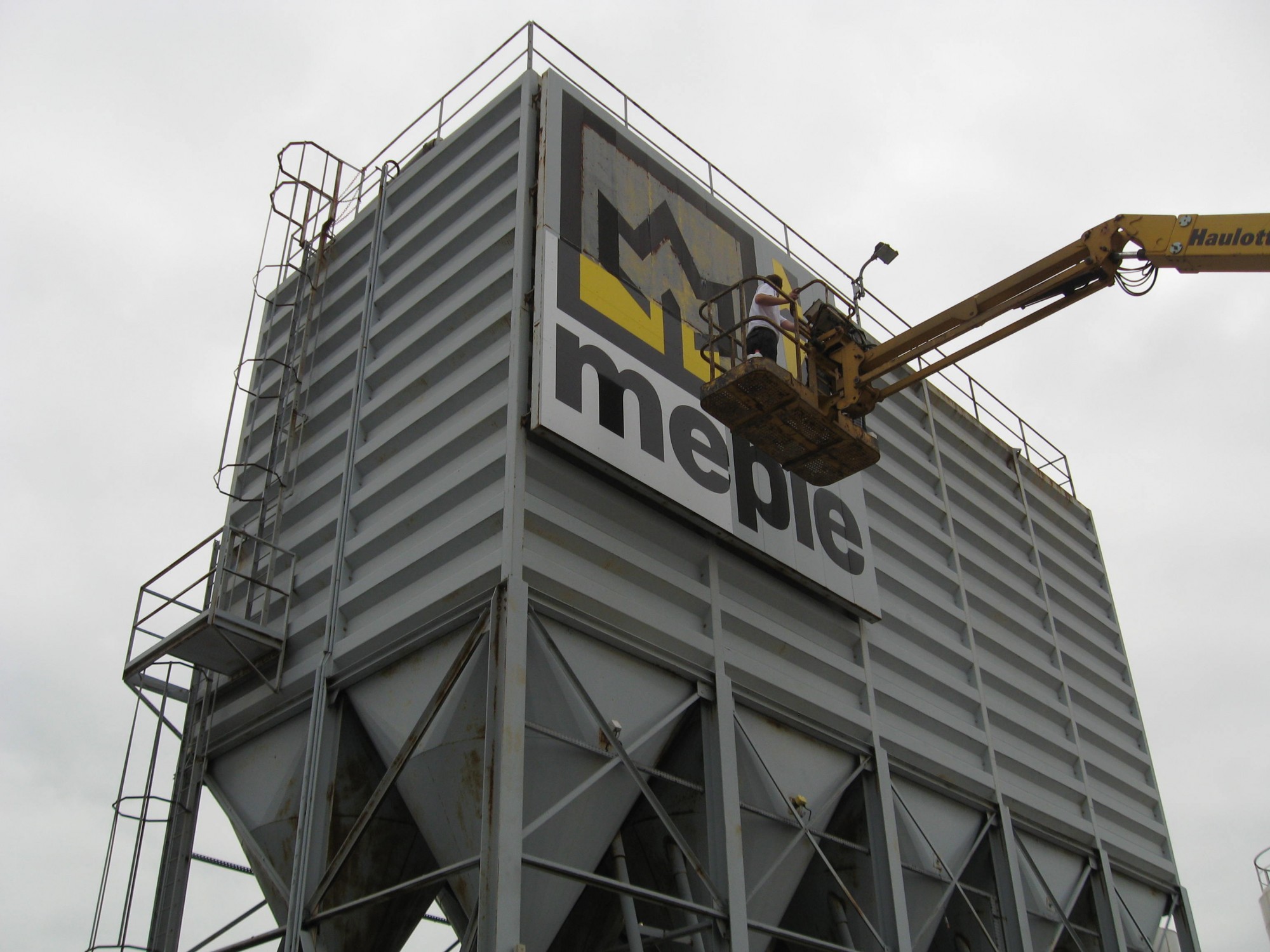 Travaux en hauteur avec nacelle Travaux en hauteur avec nacelle