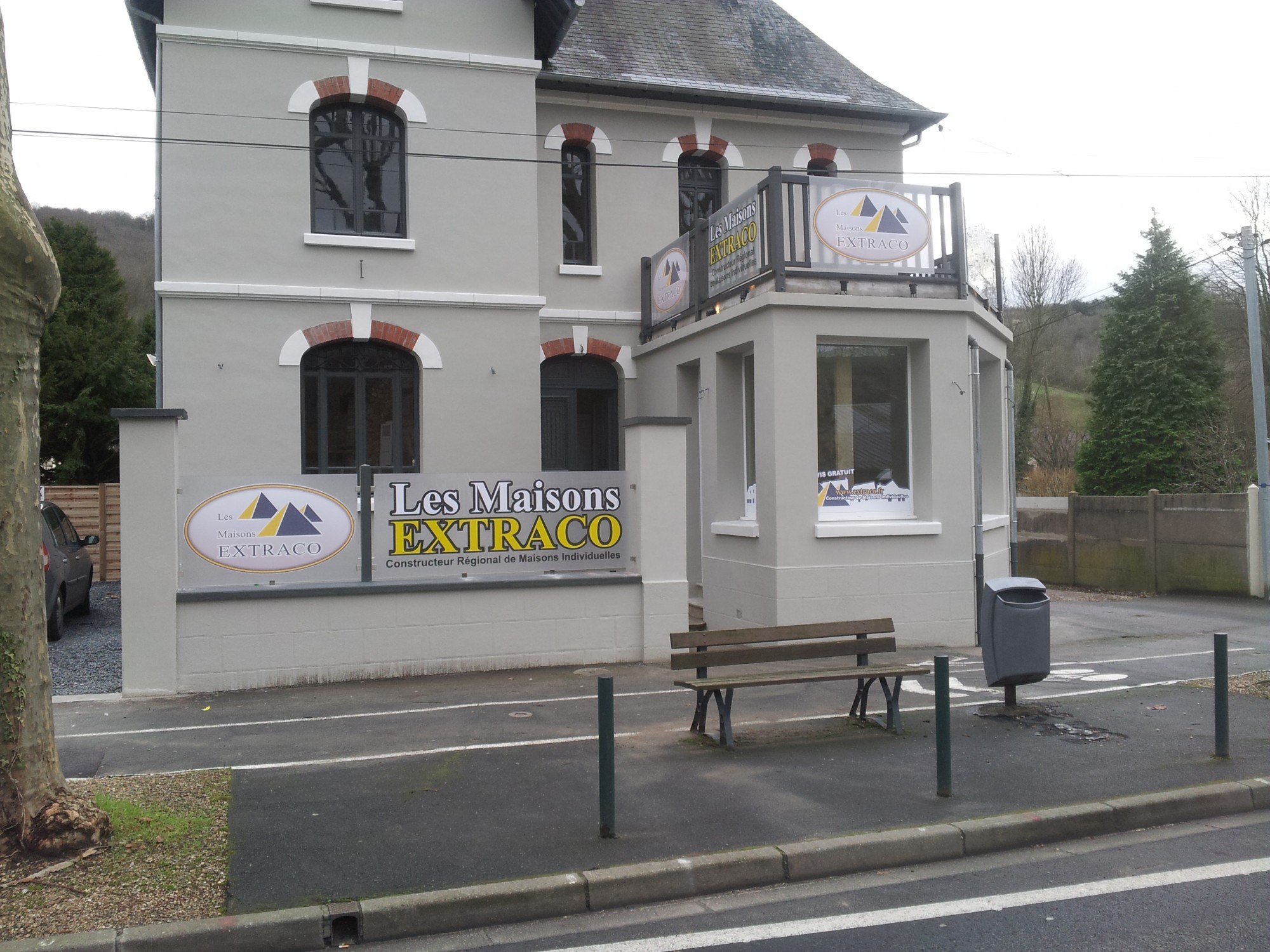 Enseigne en plexiglas et adhésifs impression numérique - EXTRACO - Enseigne en plexiglas et adhésifs impression numérique - EXTRACO -