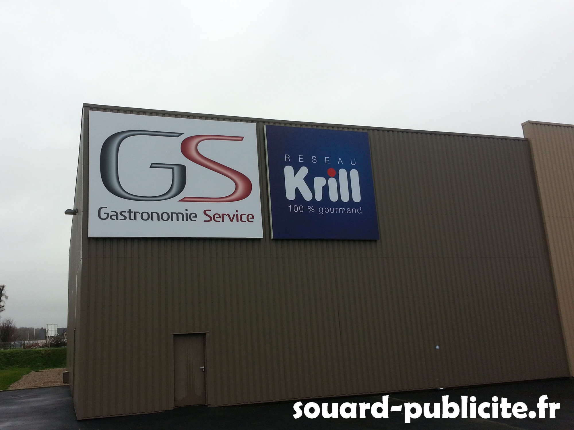 Pose avec nacelle de Toile tendue grand format en haute normandie