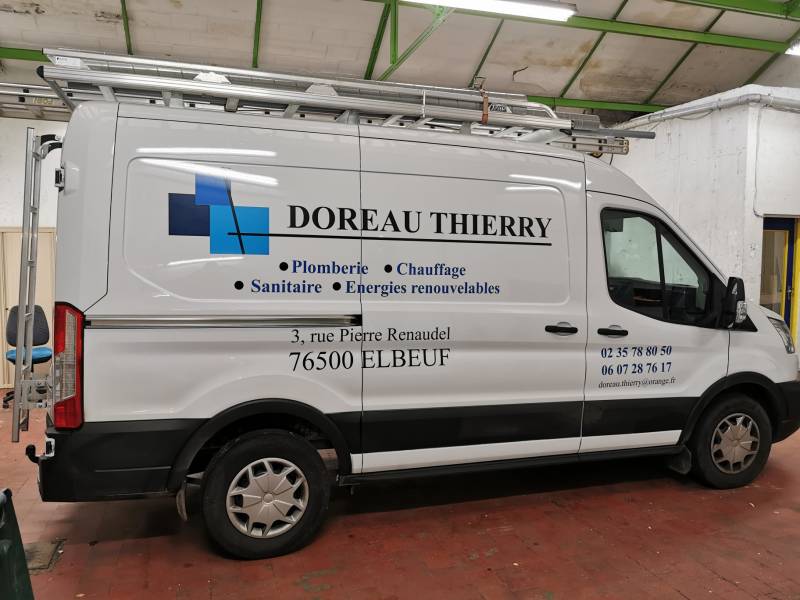 Marquage publicitaire en adhésif sur véhicule Marquage publicitaire en adhésif sur véhicule