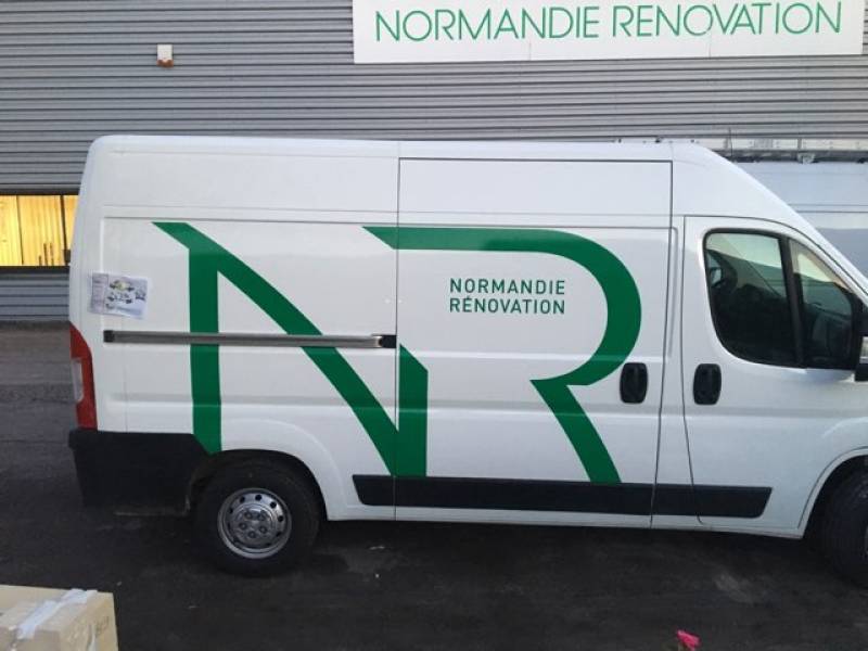 Marquage publicitaire en adhésif sur véhicule Marquage publicitaire en adhésif sur véhicule