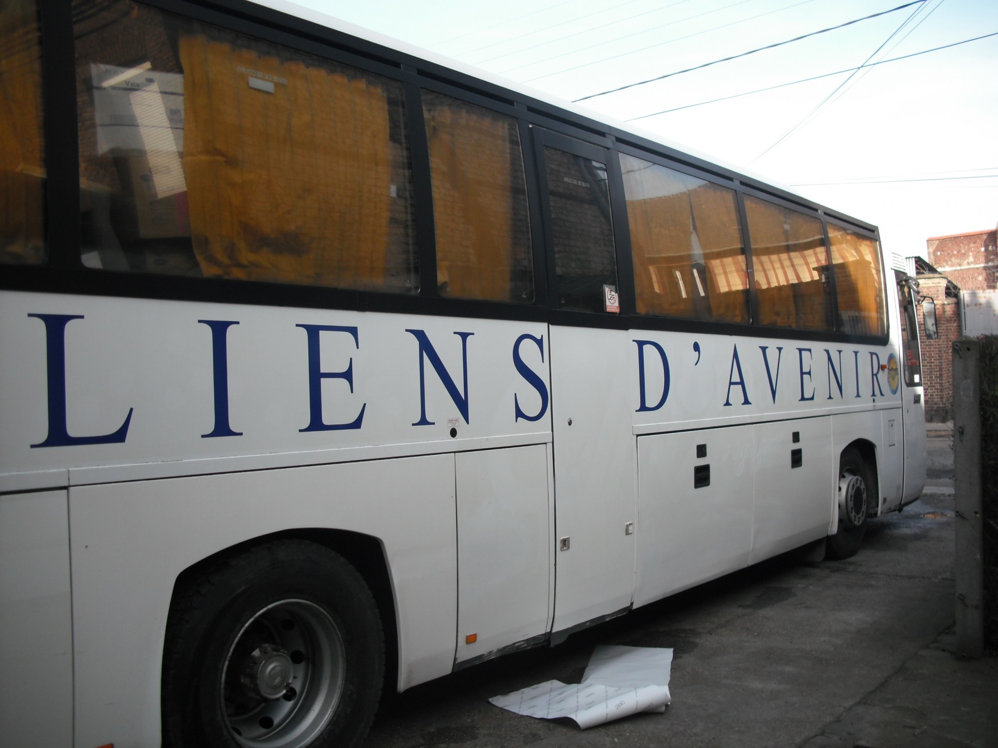 Pose de publicité adhésive sur un bus en normadie