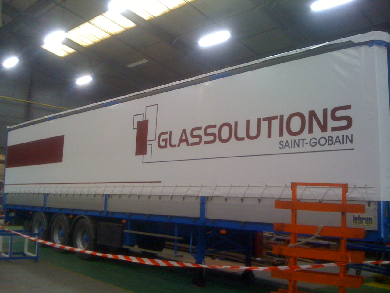 Peinture sur bâche d'un semi-remorque en Seine maritime Peinture sur bâche d'un semi-remorque en Seine maritime